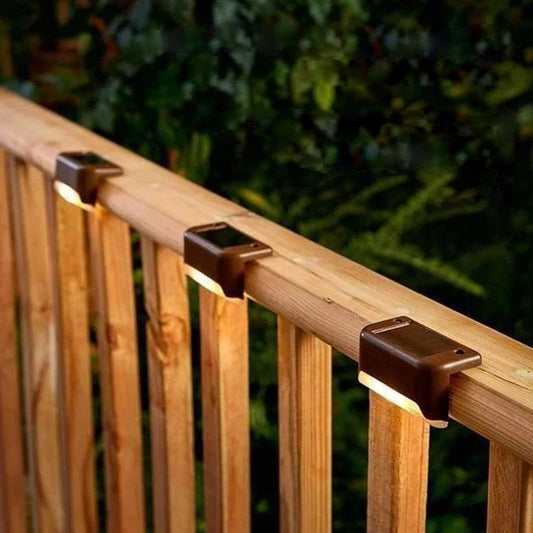 Aurinkovoimalla ladattavat valaisimet "Solar Deck Lights"